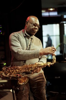 Manu Dibango en répétition, 2011