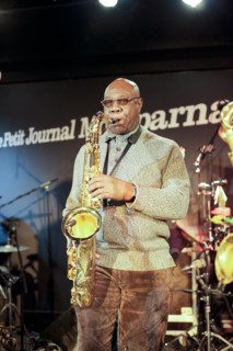 Manu Dibango en répétition, 2011