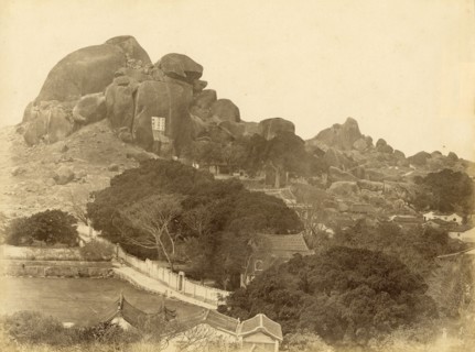 Le rocher de Wellington (?) à Korlansoo (Chine)