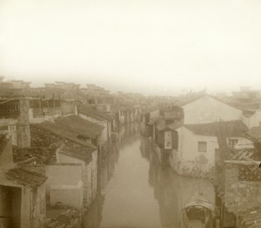 Un canal à Hangchow (Chine)
