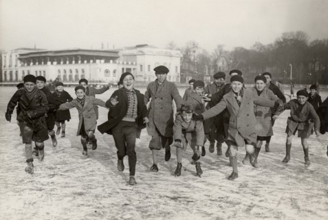 Patin à glace sur le lac d'Enghien (1933)