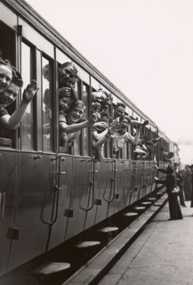 Parisians leaving by the train for the three-day Pentecost week-end (1939)