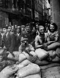Combattants sur les barricades à Paris, août 1944