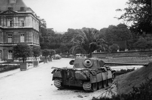 A tank in front of the Senate, at the Jardin du Luxembourg, Paris, during the Liberation (August 1944)