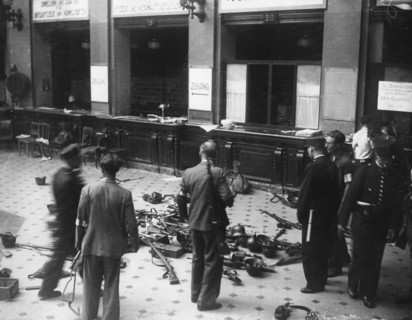 German weapons and equipment at the Kommandantur, place de l'Opéra in Paris (August 1944)