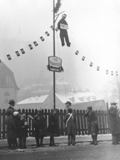 L'enthousiasme nazi en Sarre, après le plébiscite relatif au rattachement de cette région à l'Allemagne (1935)
