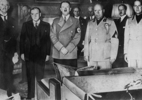 Edouard Daladier lors de la conférence de Munich, avec Hitler et Mussolini (1938)