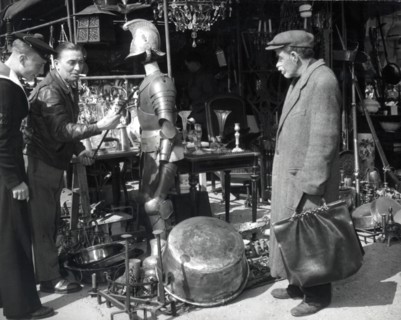A la foire à la ferraille, 1955