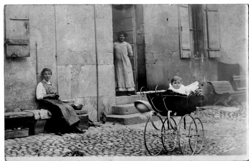 Bébé dans sa poussette