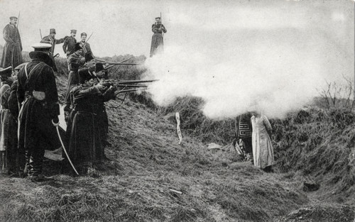 Execution of two german spies by Russian soldiers