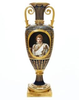 Manufacture de Sèvres, Vase fuseau avec le portrait de l'Empereur en costume du Sacre, recto