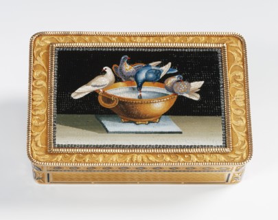Boîte ornée d'une micromosaïque: colombes