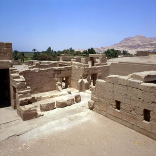 Gournah, Temple de Sethi Ier, vue du toit sur les sanctuaires des barques