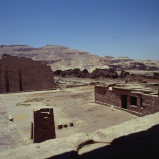 Medinet Habou, Temple de Medinet Habou, premier pylone et temple des Thoutmôsis