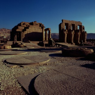 Ramesseum, Temple de Ramsès II, vestibule sur le devant de la salle hypostyle