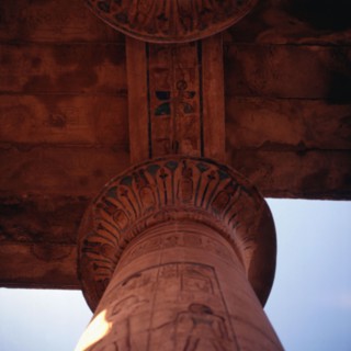Ramesseum, Temple de Ramsès II, salle hypostyle,  chapiteaux campaniformes peints