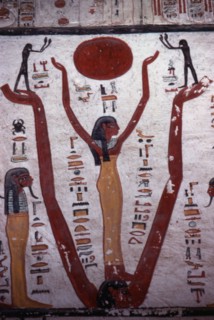 Tombe de Ramsès VI. Deux bras et une tête qui émergent d'un monticule portant deux petites figures "Orient et Occident"