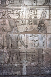 Medinet Habu, Divine female worshipper before the god