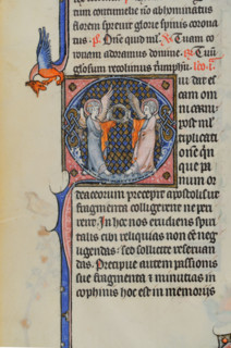 La couronne d'épine tenue par deux anges