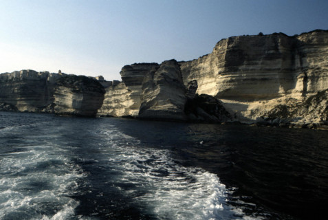 Bonifacio, au premier plan à droite, l'escalier du roi d'Aragon