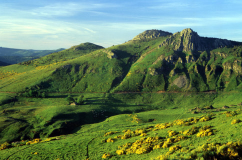 Vue depuis Croix de Boutières en direction de roche de cruzet