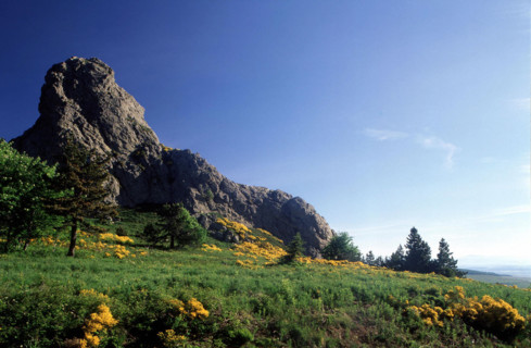 The Roche Pointue seen from the D274 road