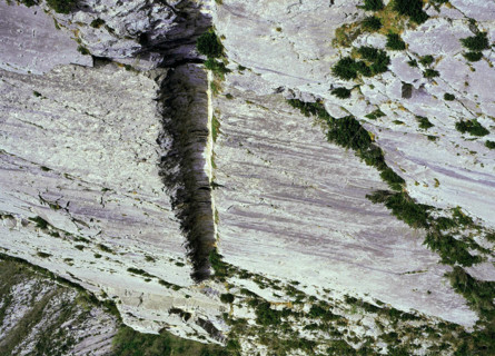 The La Mâture path, cut into the smooth cliff, seen from the Fort du Portalet