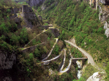 Overall view from the Fort du Portalet and its surroundings, bridge and access, starting from the La Mâture path