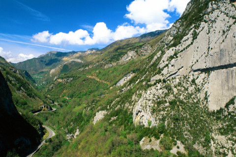 Partie nord du site, vue de la route d'accès au fort