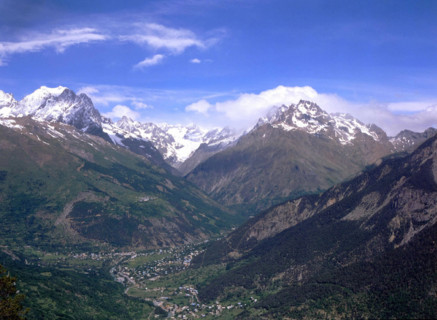 Vue du Grand Bois en direction du glacier blanc, de l'Ailefroide à l'Yret