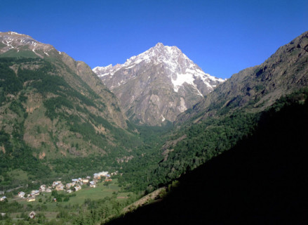 Vue de la D 421 T  vers le Pelvoux