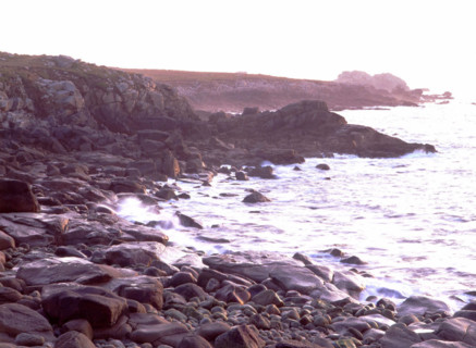 View from the coast between Samson and Trémazan towards the Southwest: Pointe de Landunvez. Low tide.
