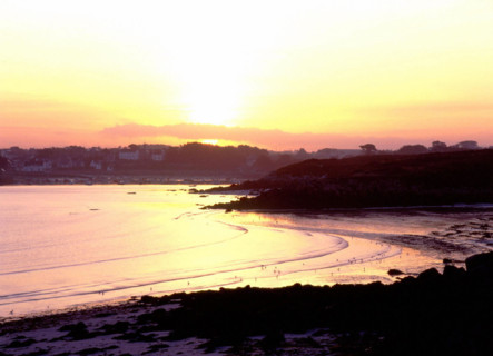 View from Trémazan towards the East, Trémazan beach and Portsall. Tide going out. Dawn