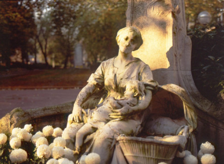 Lille, Square Foch, statue of Little Quinquin