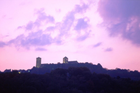 Vue de Saint-Père, à l'intersection de la D957 et de la route de Nanchèvre, en direction de l'ouest, Vézelay