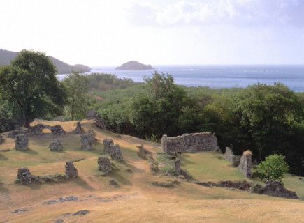 Château Dubuc vers pointe Caracoli et îlot du Trésor