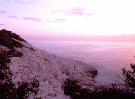 Rocky inlet of Port d'Alon