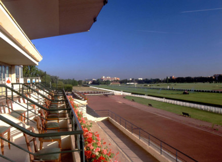 Tribune et hippodrome de Saint-Cloud