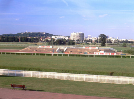 Vue de la tribune en direction du Mont-Valérien, des balcons de Saint-Cloud et de la Défense