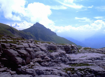 Vue des Grandes Platières en direction des Châteaux de Cran et de la Pointe de Platé