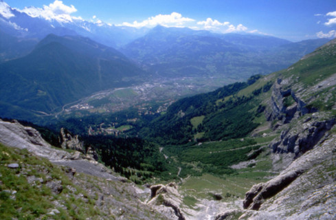 Vue du sentier de Praz-Coutant à Platé, à hauteur des Egratz, en direction du Plateau d'Assy