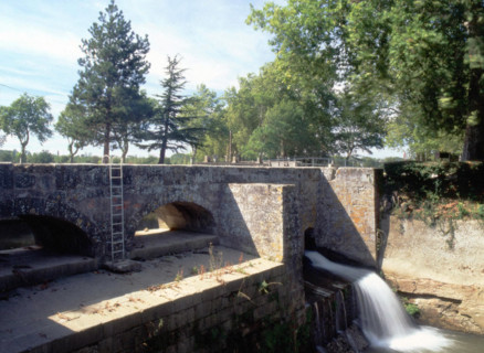 Les Thoumasés, Le Laudot post:  ensemble of run-offs and overflows, dating from 1761