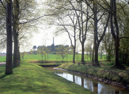 Naurouze,  Riquet obelisk seen from the stream running alongside the octogonal pool