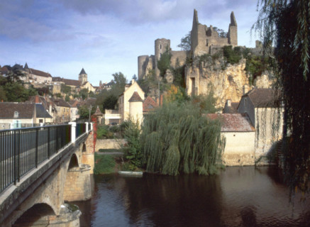 Vue de la rivière gauche, au niveau du pont, en direction d'Angles