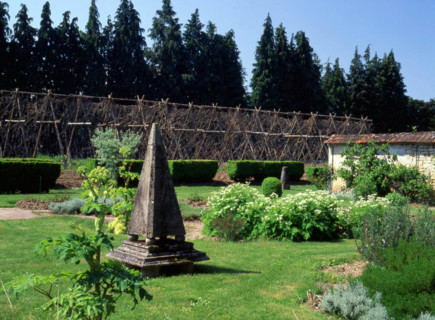 Lorraine : le parc du château de Gerbéviller et ses perspectives sur la vallée de la Mortagne : potager d'ornement