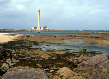 Basse Normandie : pointe de Barfleur, vue du chemin côtier au sud du phare, en direction du nord