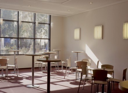Cafétéria de l'immeuble de bureaux Equinox, Clichy / 92 Hauts-de-Seine / Rég. Ile-de-France/ France