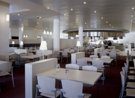 Restaurant de l'immeuble de bureaux Equinox, Clichy / 92 Hauts-de-Seine / Rég. Ile-de-France/