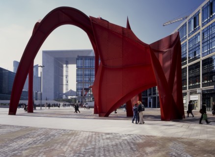 Quartier de la Défense, Courbevoie / A droite Maison de la Défense, architecte : Henri de la Fonta