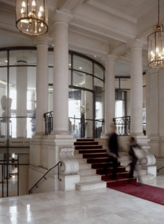 Immeuble à l'angle des avenues Kléber et Raymond Poincaré et de la place du Trocadéro / 75016 Paris